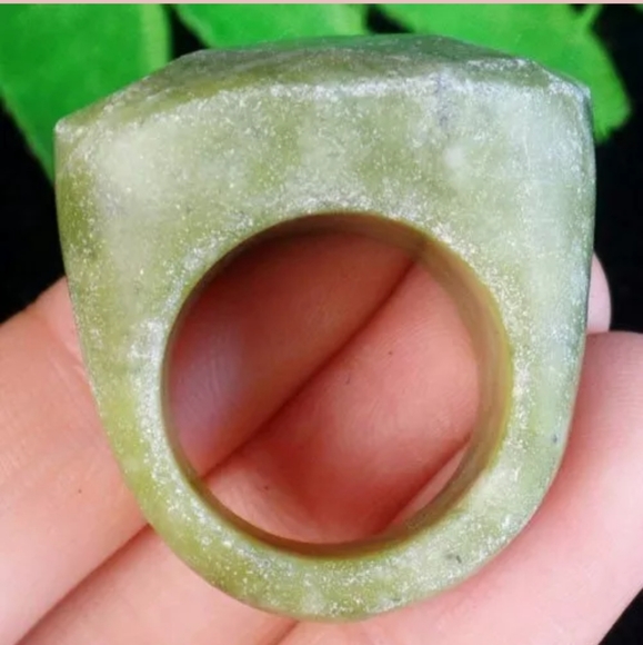 New Natural Lemon Jade Faceted Carved Ring. Size 8 - Picture 2 of 2